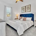 Brand New Storey Lake 10 Bedroom Villa With Pool