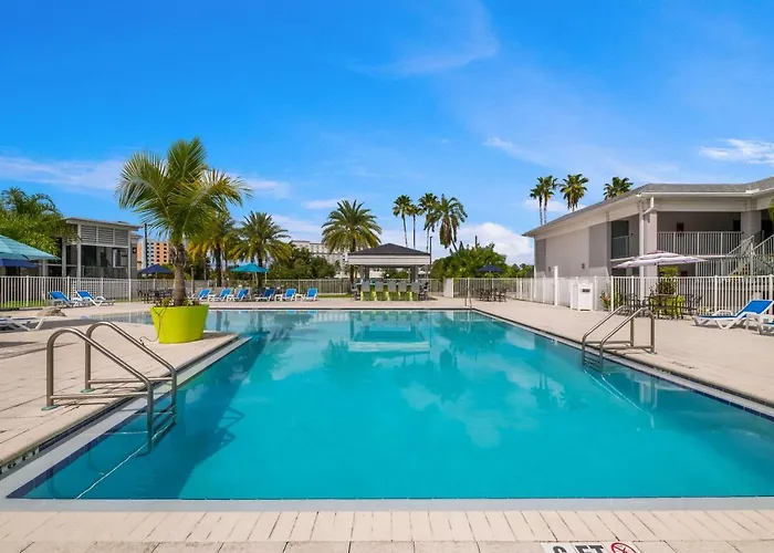 Clarion Inn & Suites Across From Universal Orlando Resort