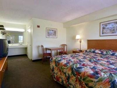 Hotel Super 8 By Wyndham International Drive