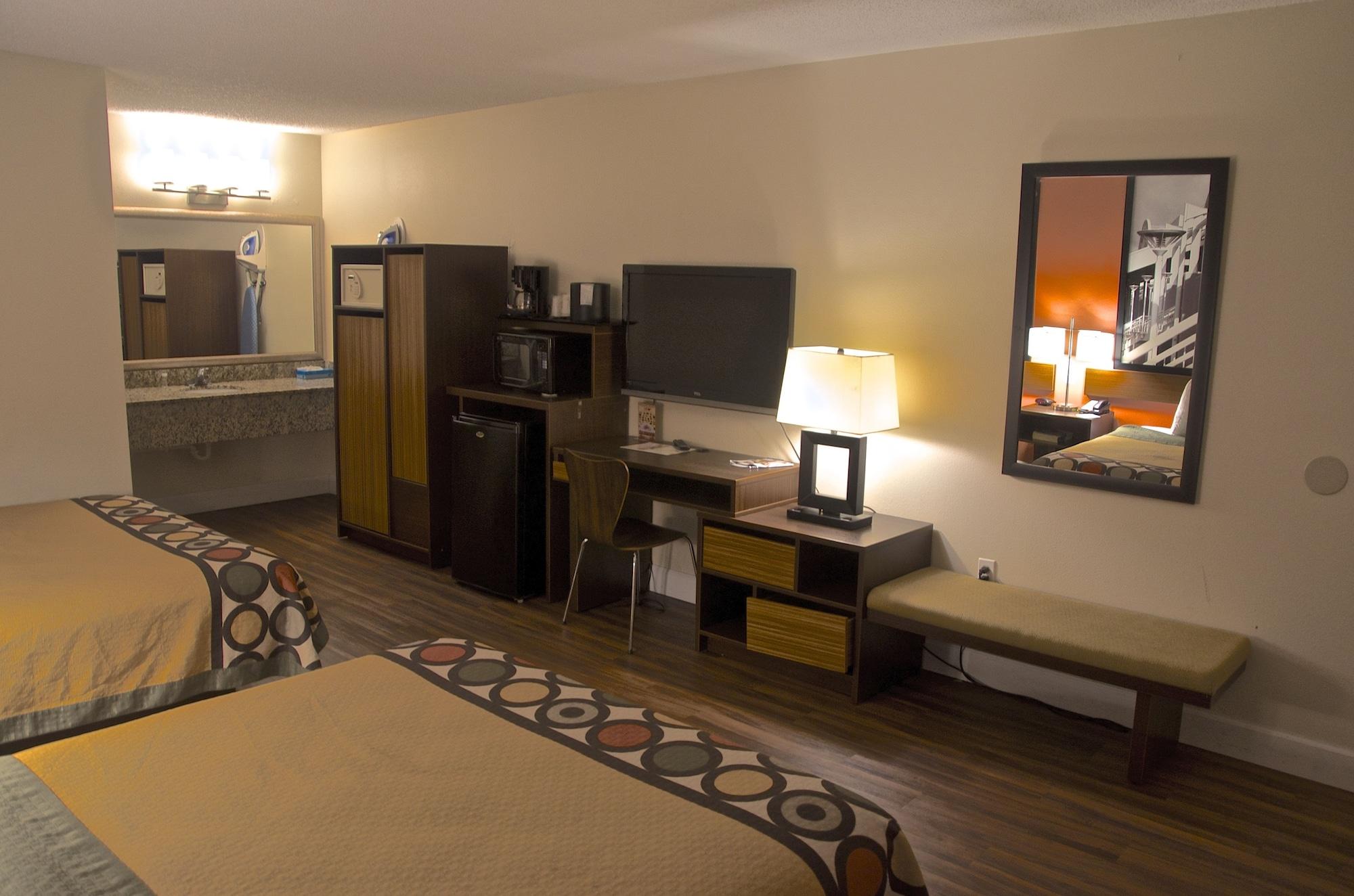 Hotel Super 8 By Wyndham International Drive 2*
