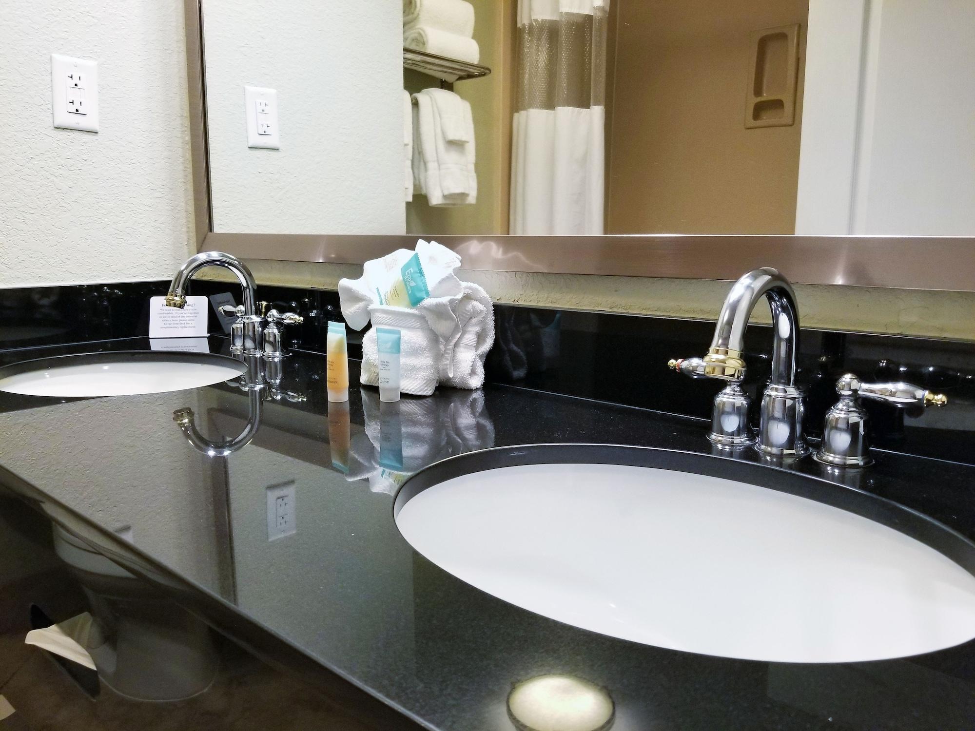Galleria Palms Orlando - Free Theme Park Shuttles Hotel