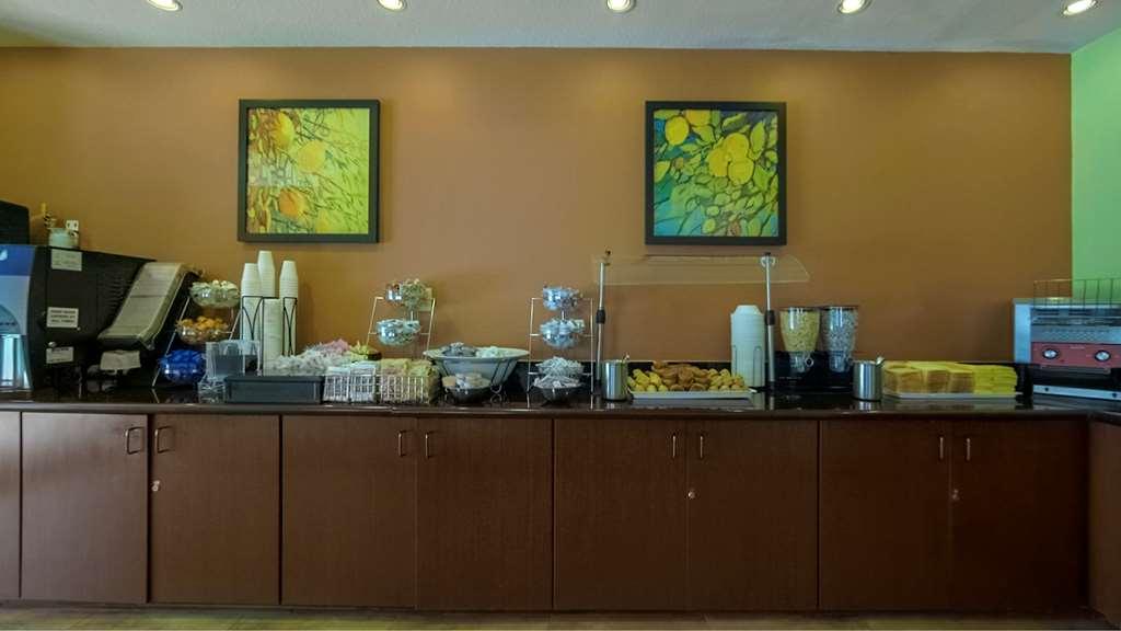 Galleria Palms Orlando - Free Theme Park Shuttles Hotel 3*