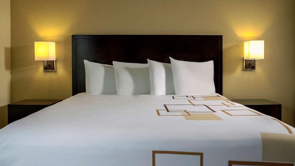 Galleria Palms Orlando - Free Theme Park Shuttles Hotel