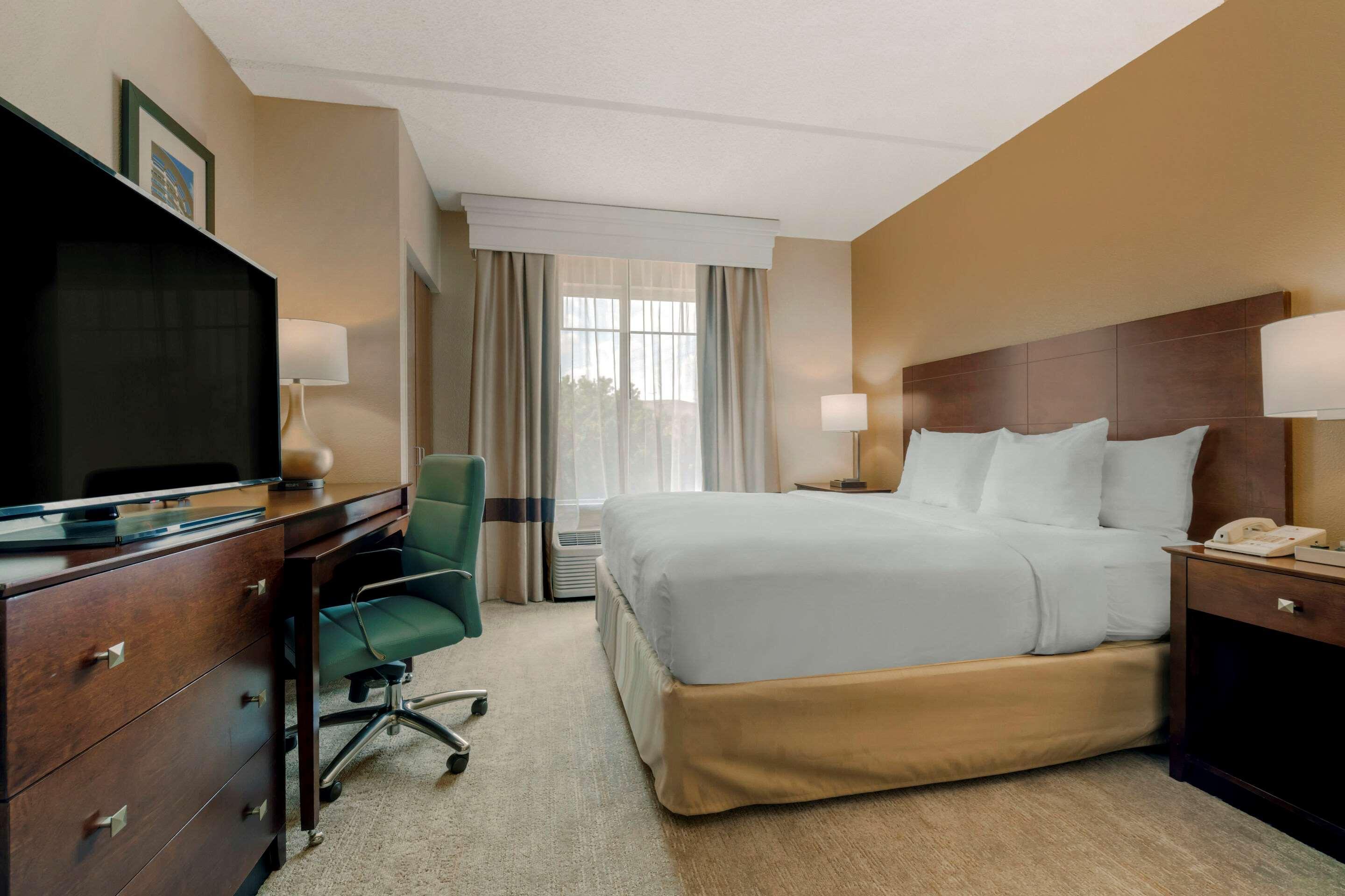 Comfort Near Universal Hotel 3*