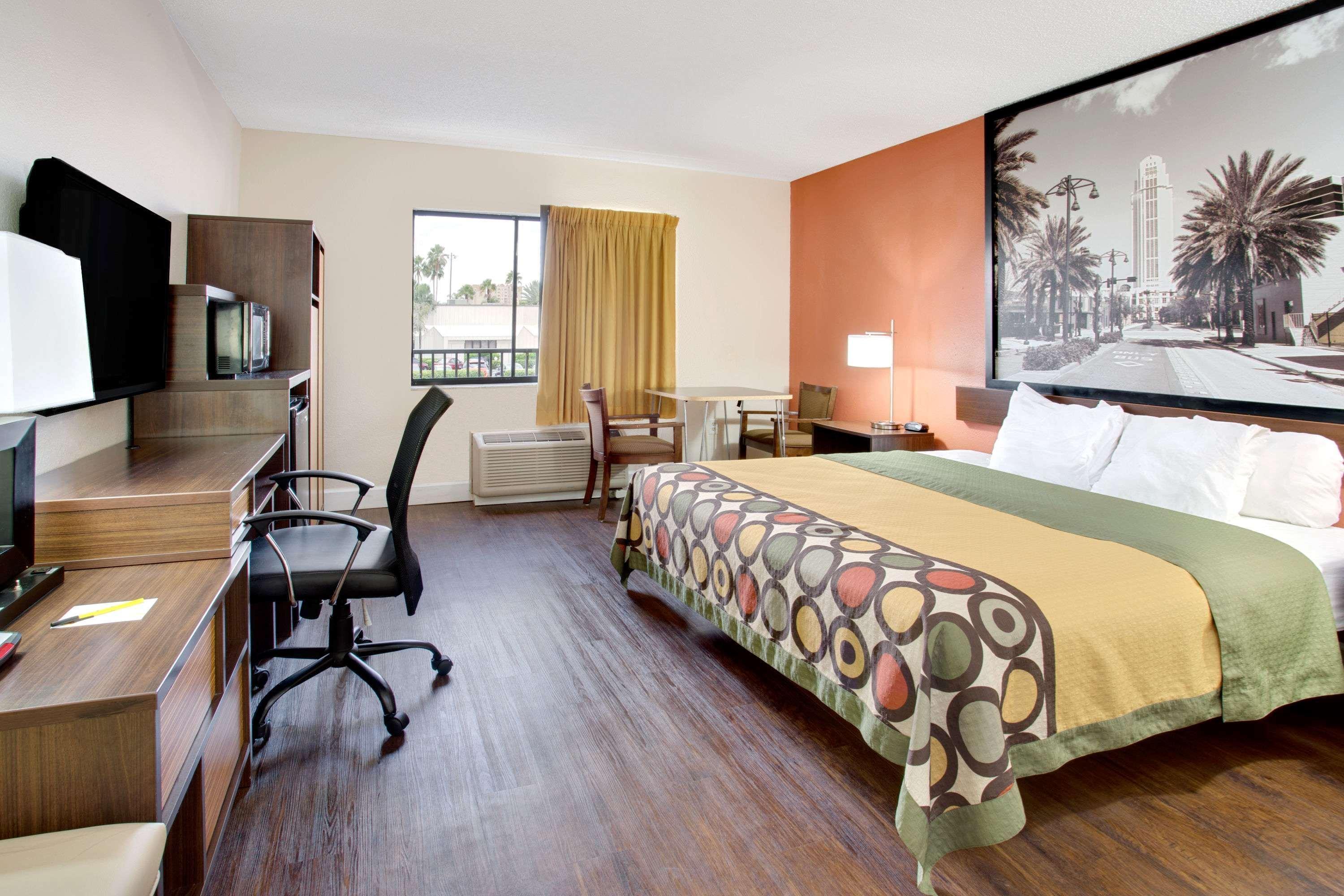 Super 8 By Wyndham International Drive 2*