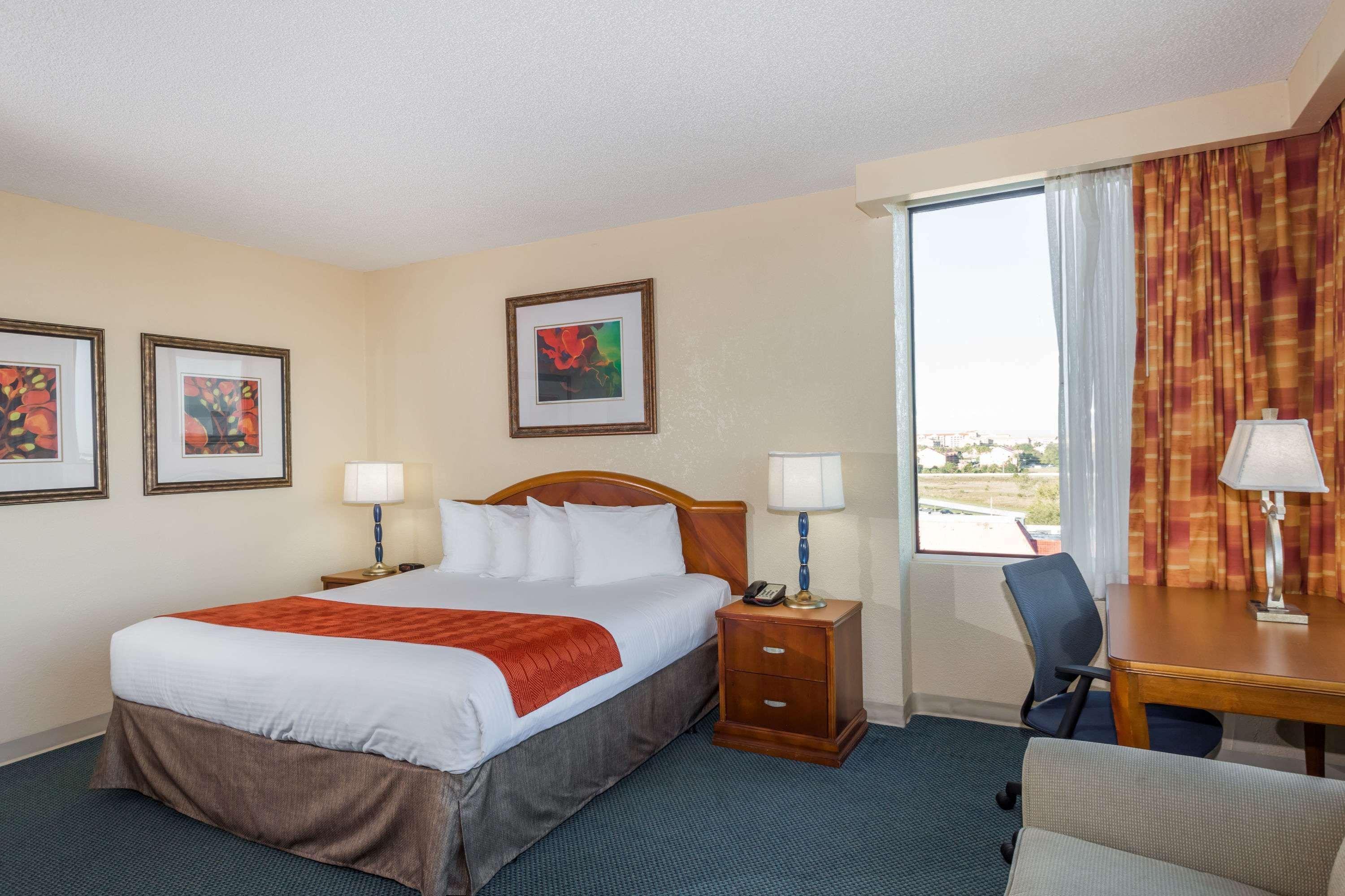 Hotel Ramada By Wyndham Kissimmee Gateway - Free Theme Park Shuttle