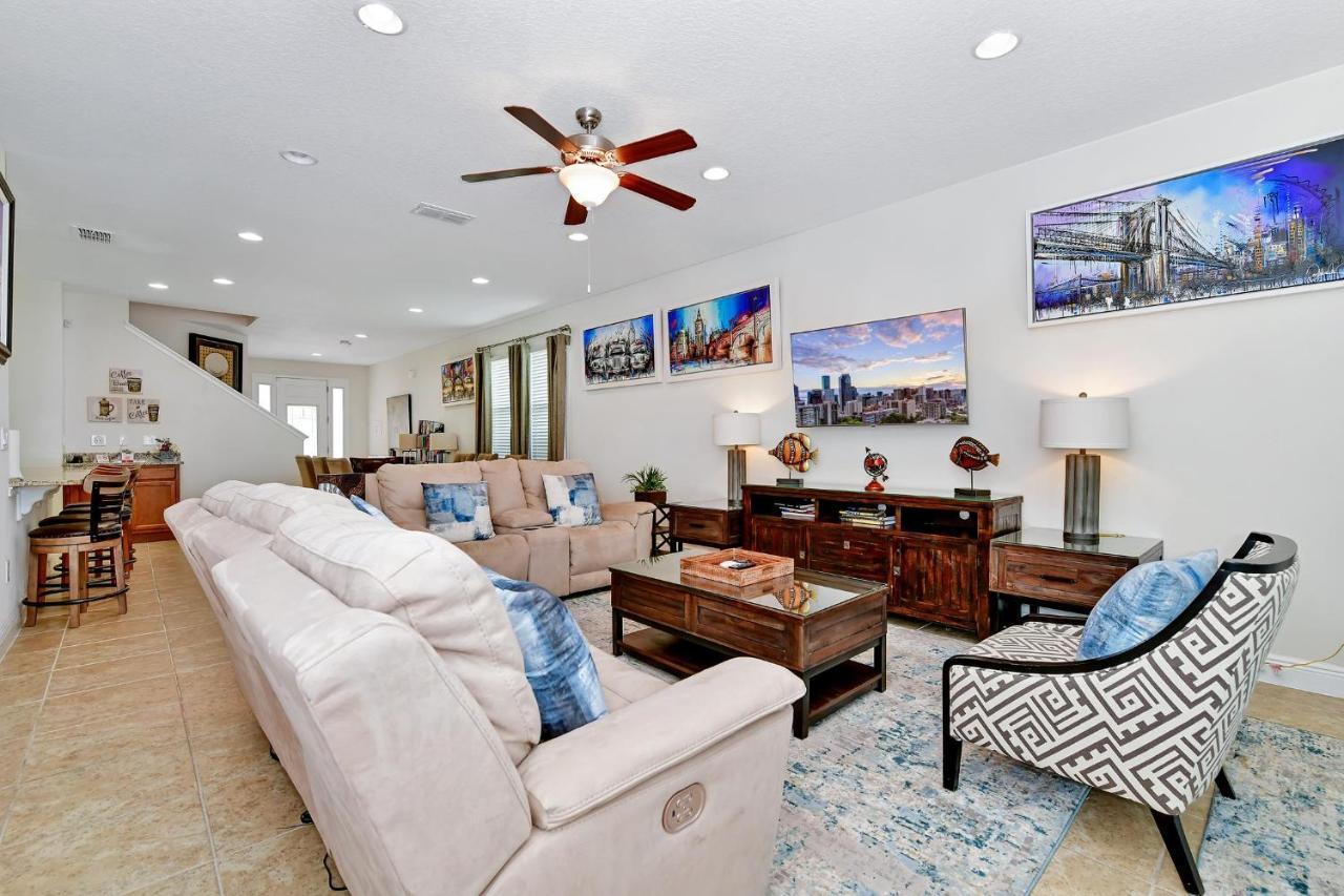 Cozy By Rentyl Near With Private Pool & Amenities - 470b Holiday home *