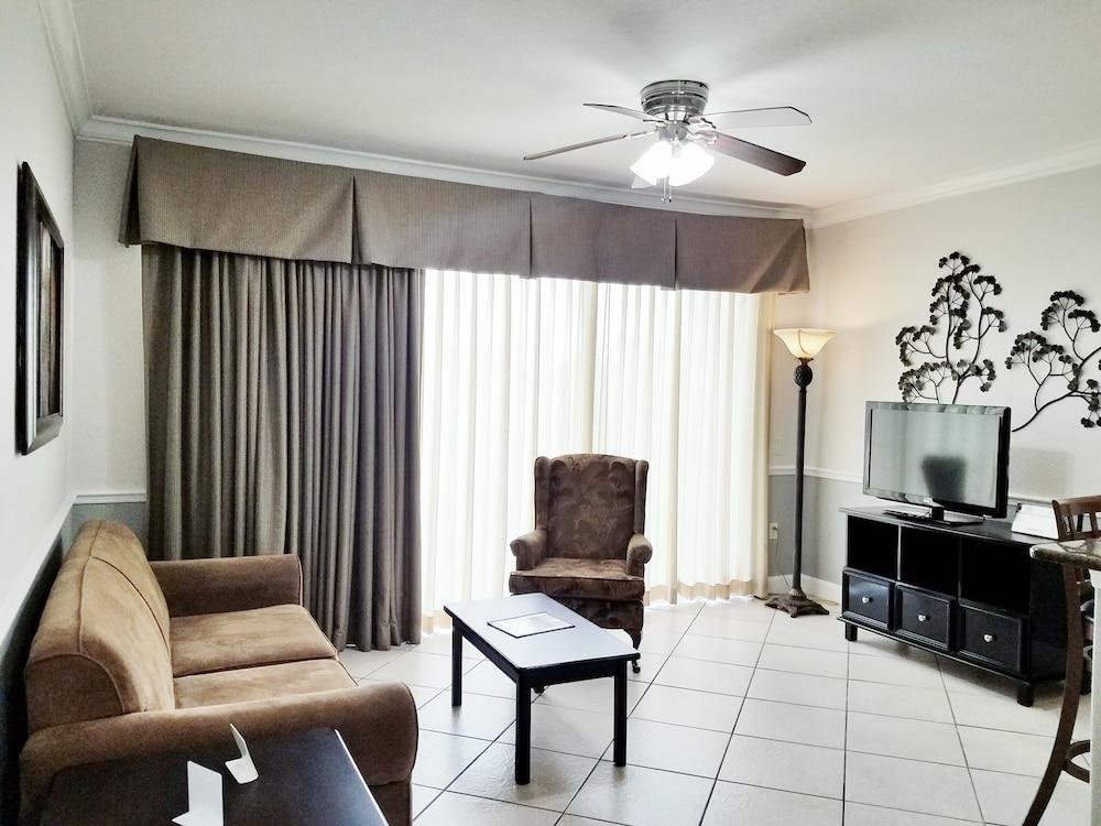 Resort Parc Corniche Condominium