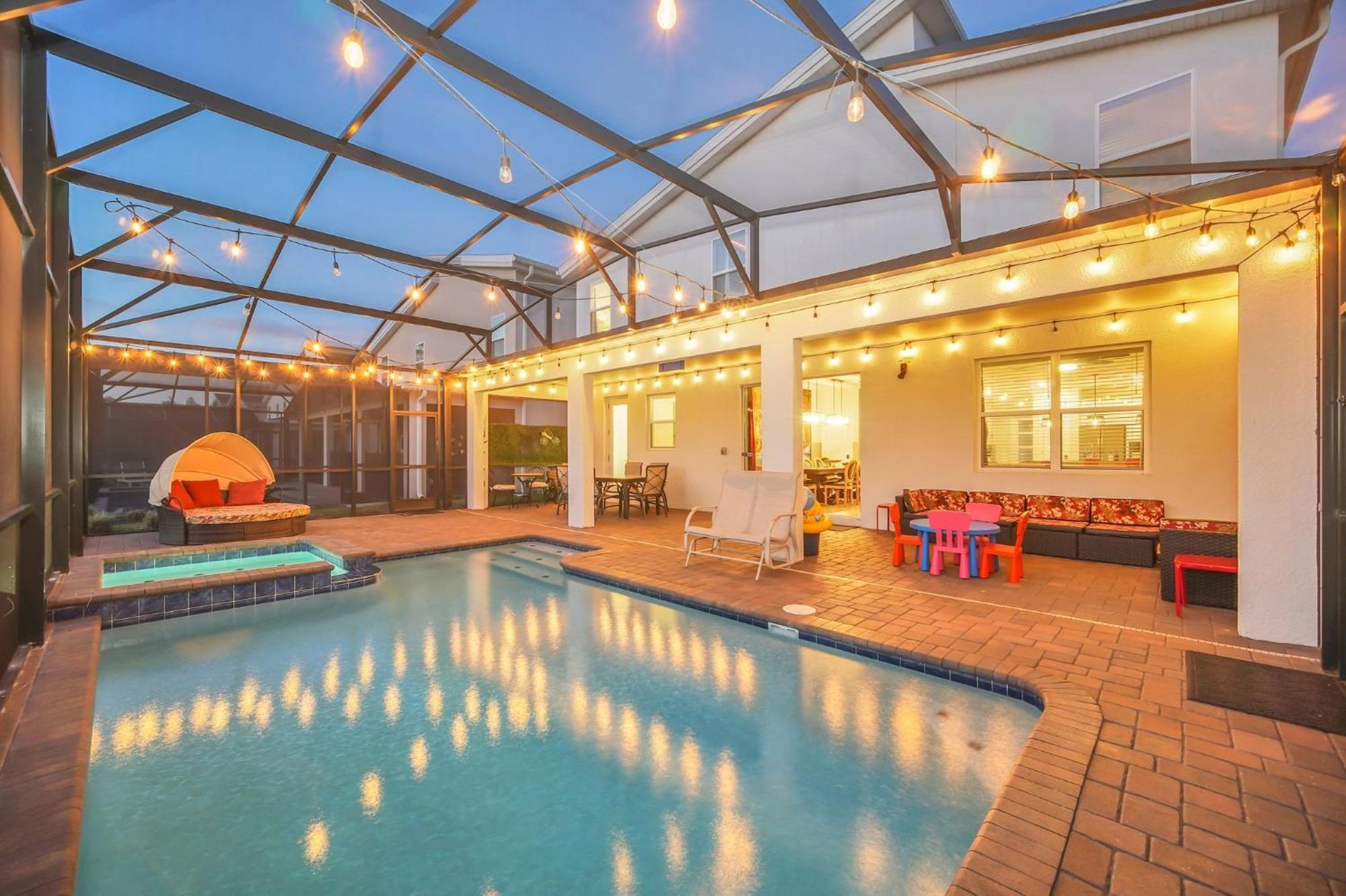 Waterfront 8br5ba Game Room/pool/spa/office Space Villa Kissimmee
