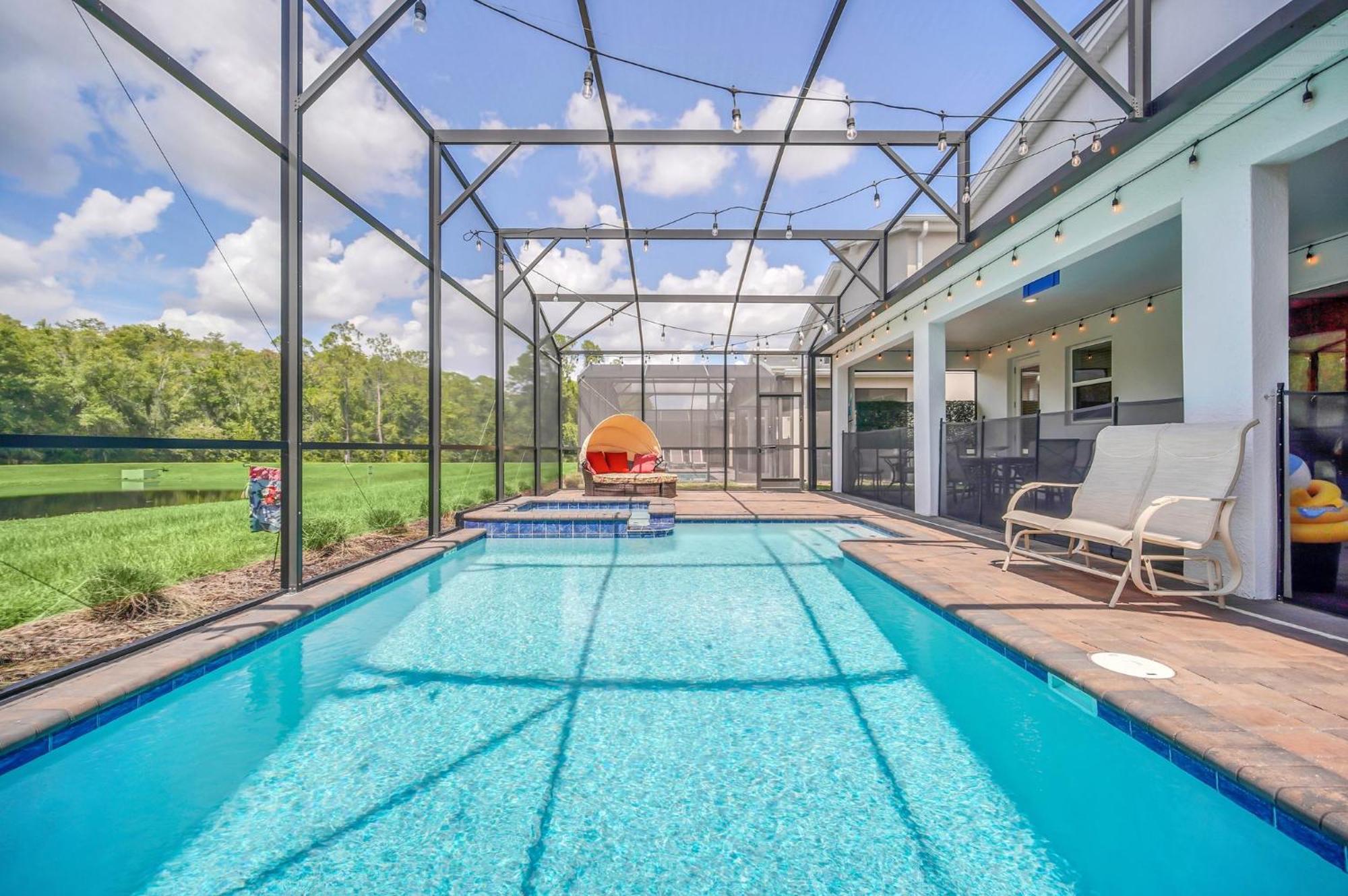 Waterfront 8br5ba Game Room/pool/spa/office Space Kissimmee