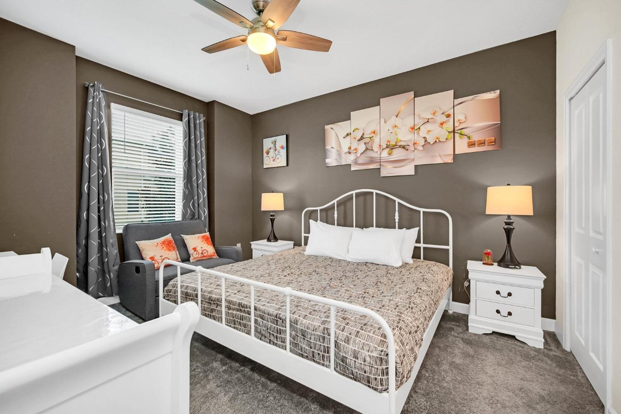 Villa Waterfront 8br5ba Game Room/pool/spa/office Space Kissimmee