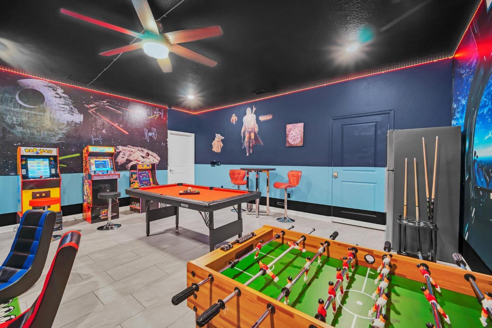 Waterfront 8br5ba Game Room/pool/spa/office Space Kissimmee