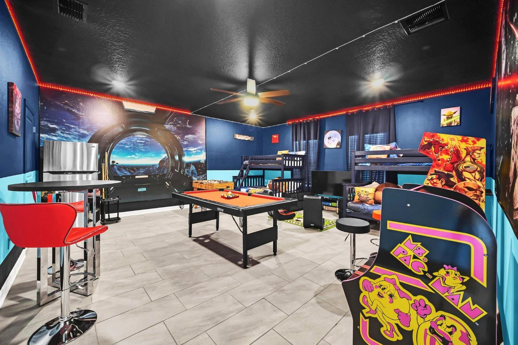 Villa Waterfront 8br5ba Game Room/pool/spa/office Space *