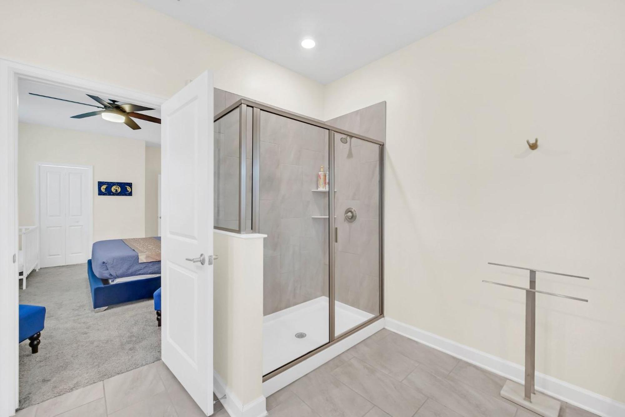 Waterfront 8br5ba Game Room/pool/spa/office Space *