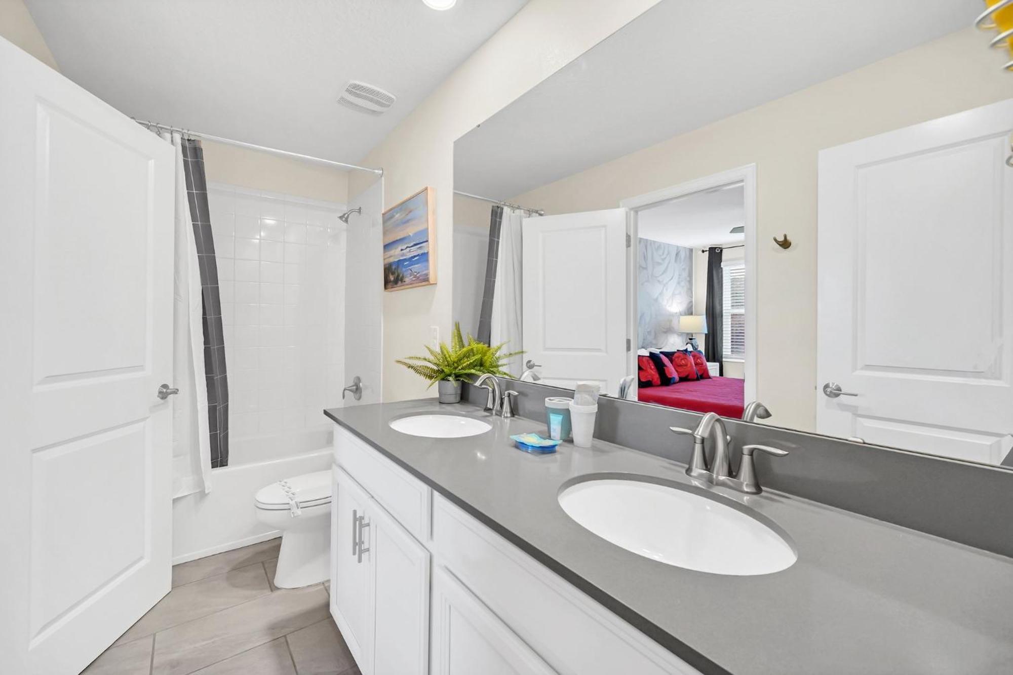 Waterfront 8br5ba Game Room/pool/spa/office Space Villa *