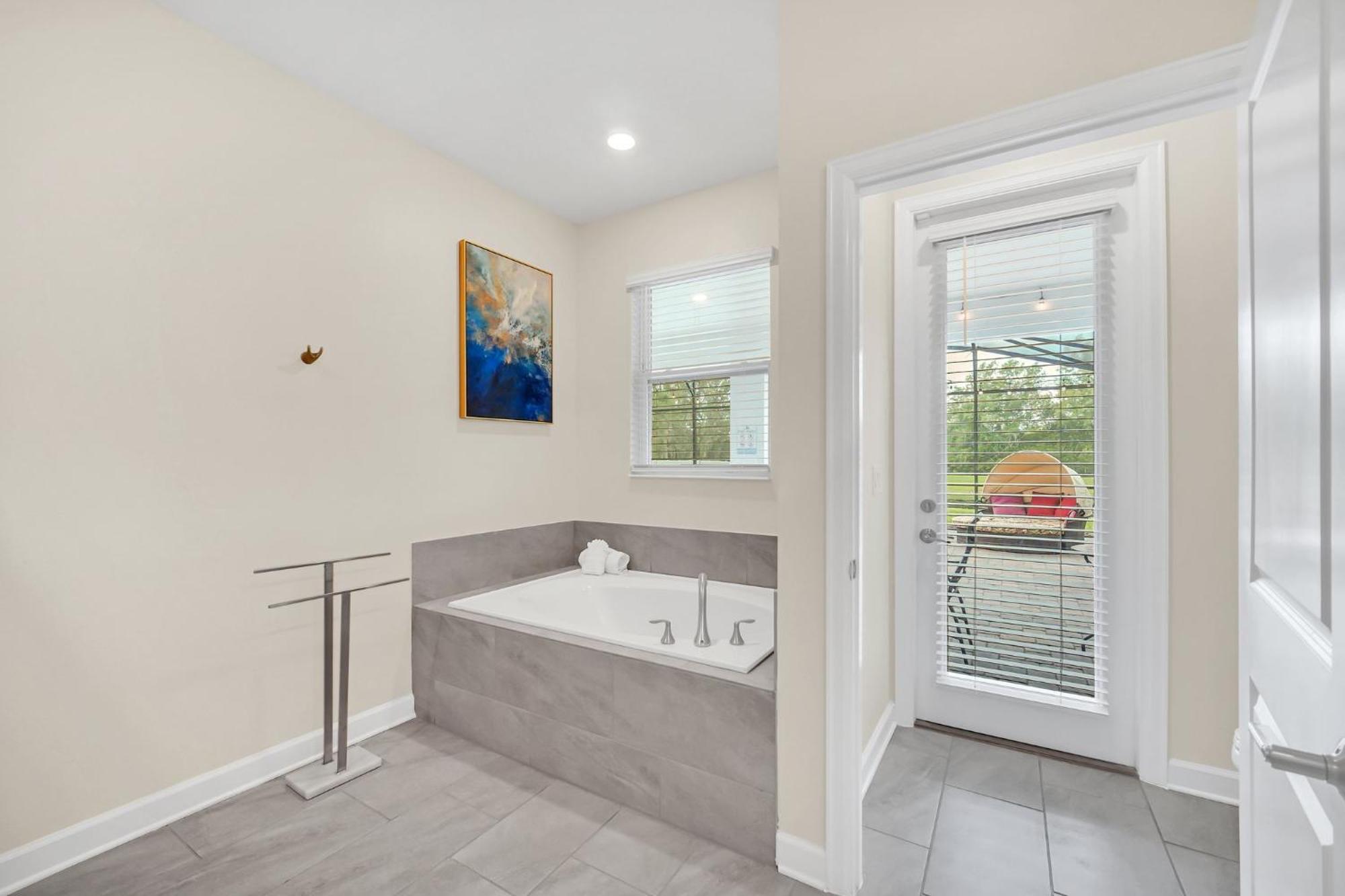 Waterfront 8br5ba Game Room/pool/spa/office Space Villa Kissimmee