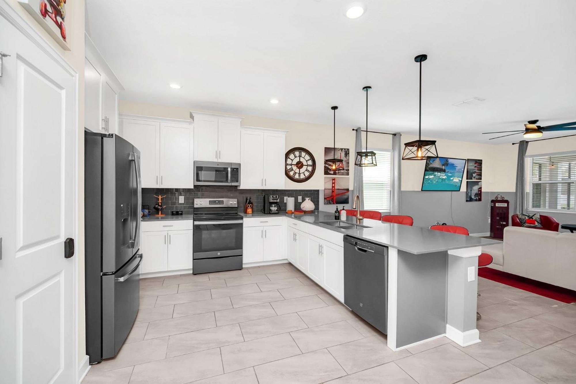 Waterfront 8br5ba Game Room/pool/spa/office Space Villa