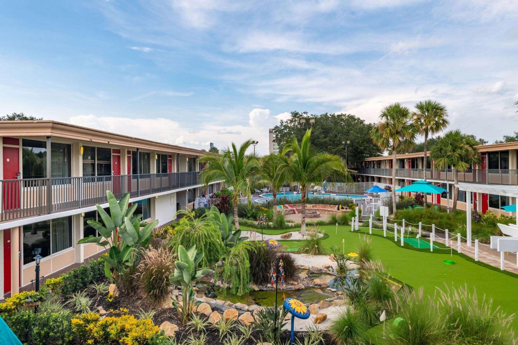 Ramada By Wyndham Kissimmee Gateway - Free Theme Park Shuttle Hotel