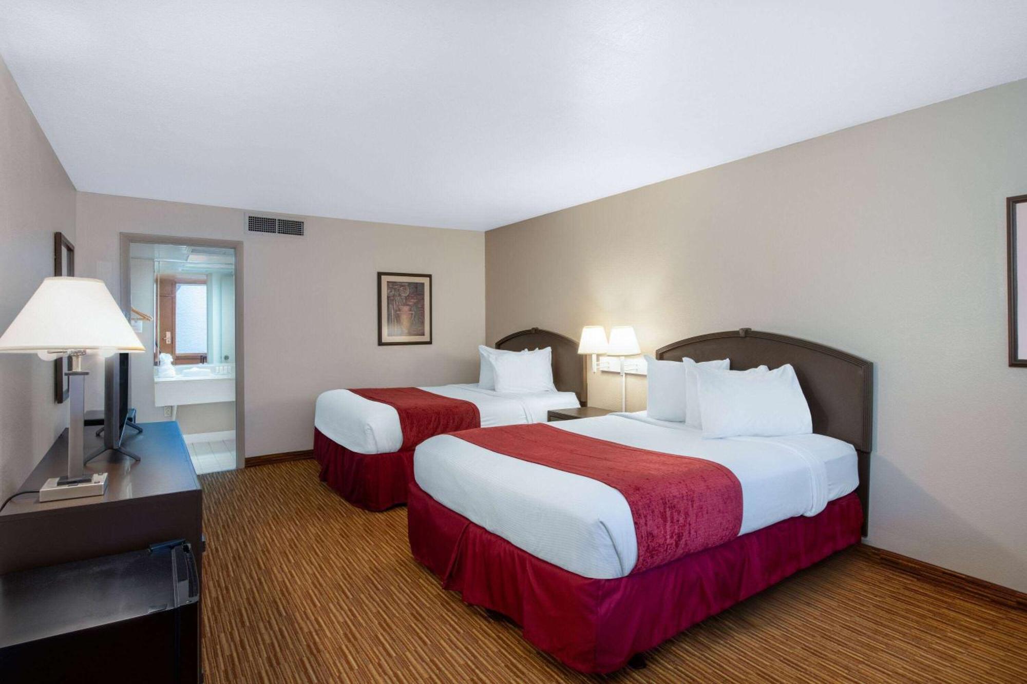 Hotel Ramada By Wyndham Kissimmee Gateway - Free Theme Park Shuttle Four Corners