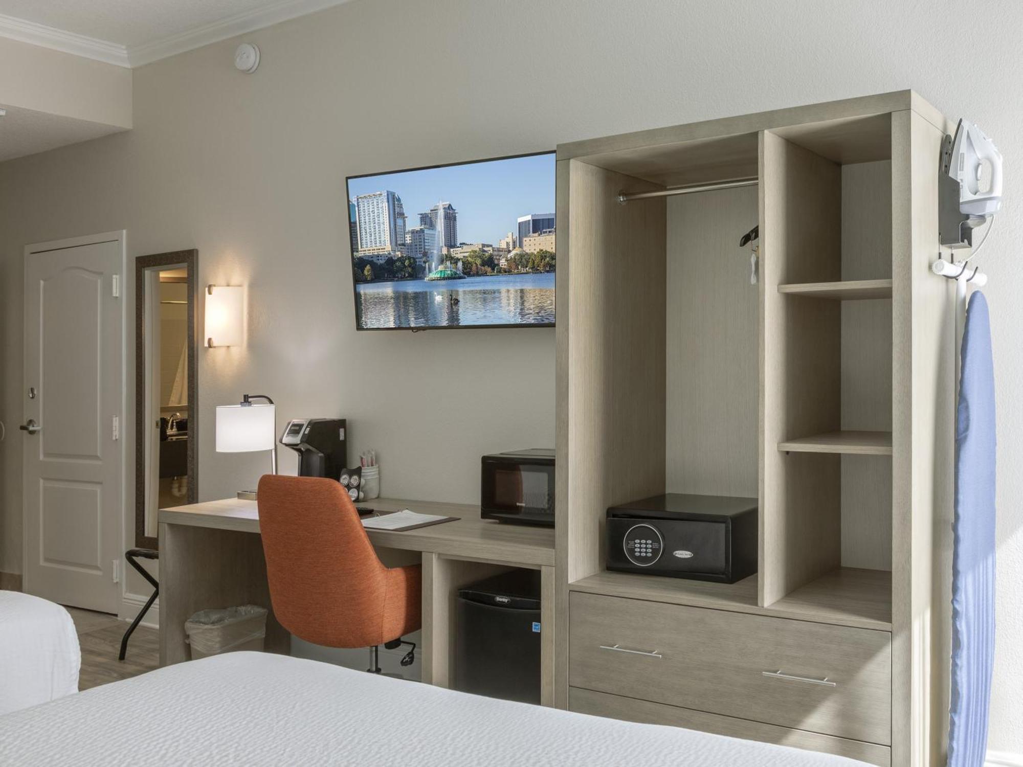 Galleria Palms Orlando - Free Theme Park Shuttles 3*