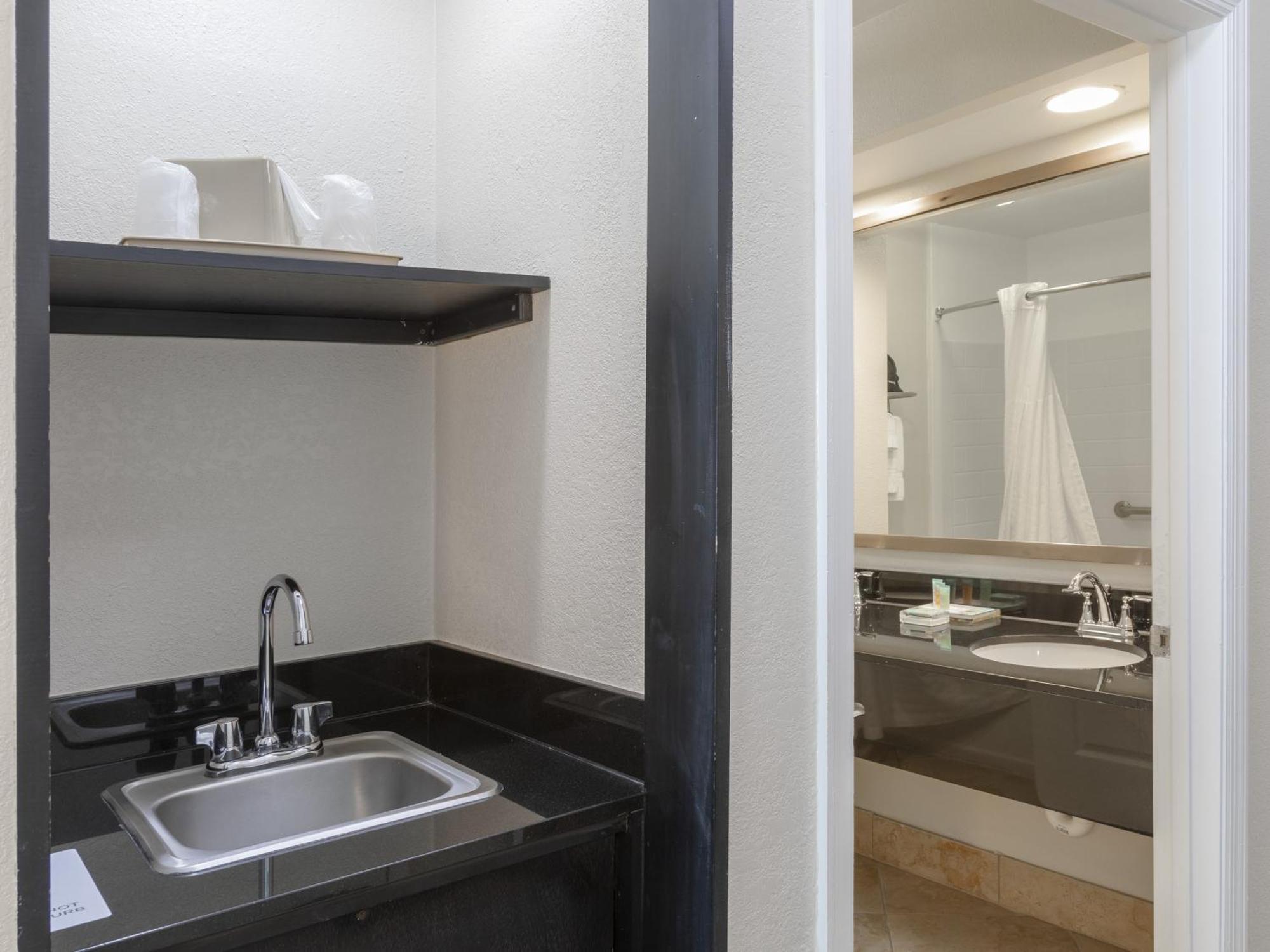 Hotel Galleria Palms Orlando - Free Theme Park Shuttles 3*