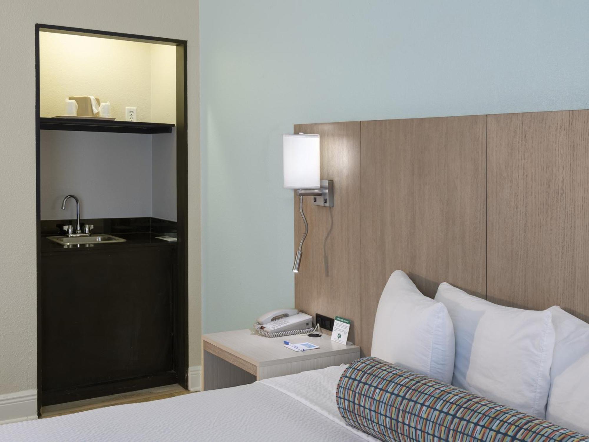 Galleria Palms Orlando - Free Theme Park Shuttles Hotel Four Corners