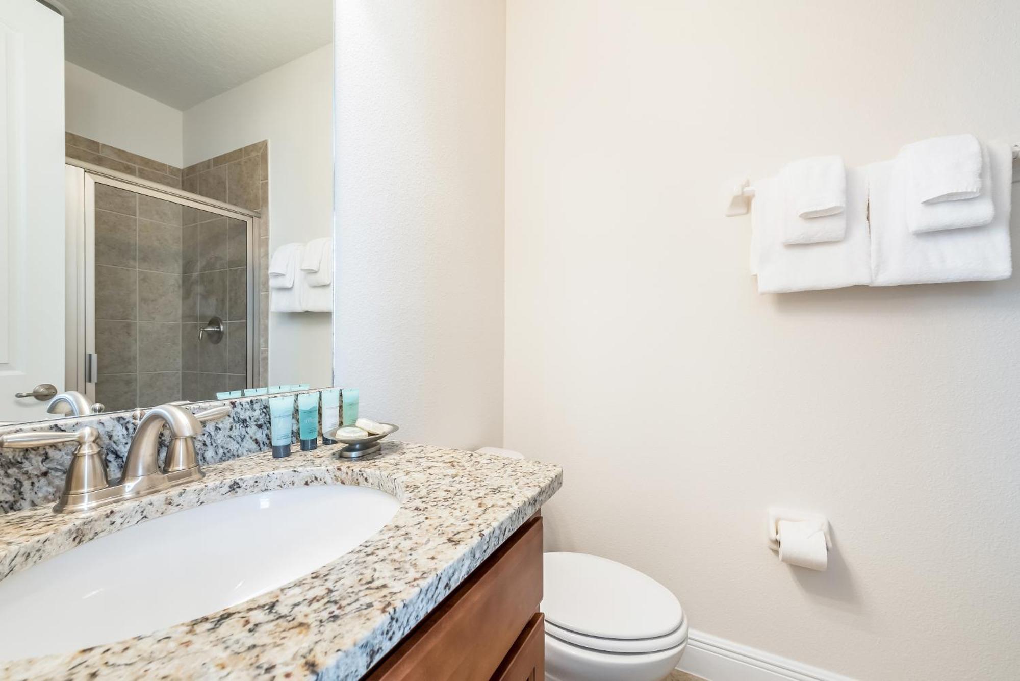 Cozy By Rentyl Near With Private Pool & Amenities - 470b Orlando