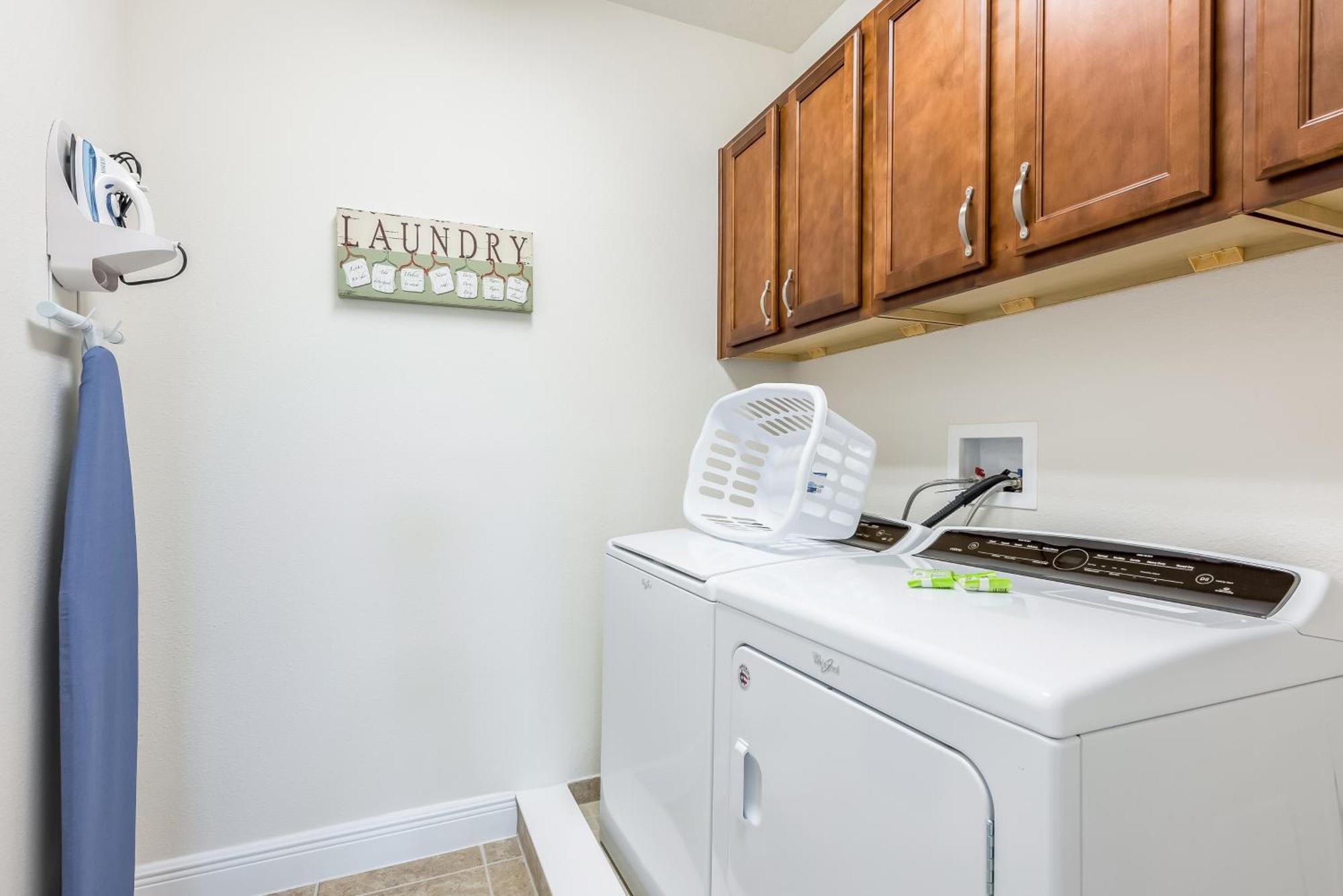 Cozy By Rentyl Near With Private Pool & Amenities - 470b