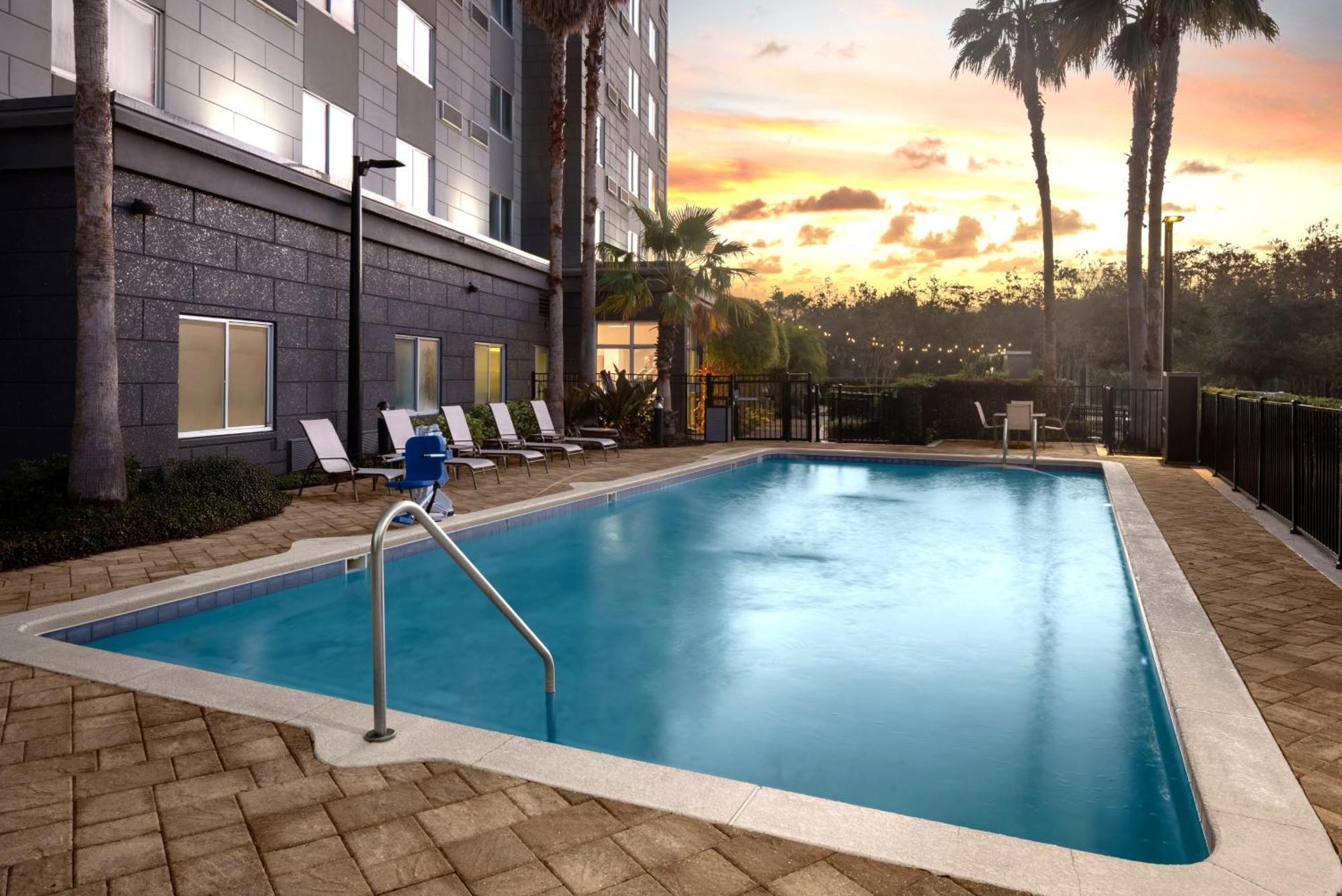 Hotel Courtyard By Marriott Orlando South/grande Lakes Area 2*