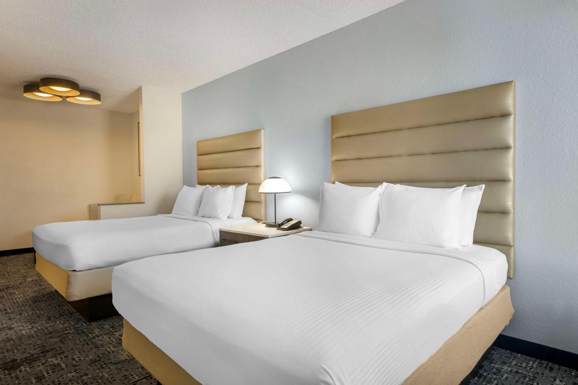 Best Western Plus Universal - Newly Renovated! Hotel 3*