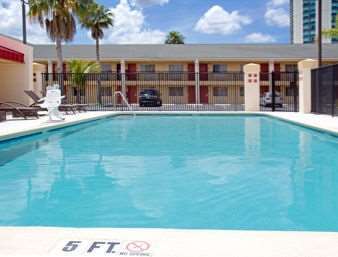 Hotel Super 8 By Wyndham International Drive