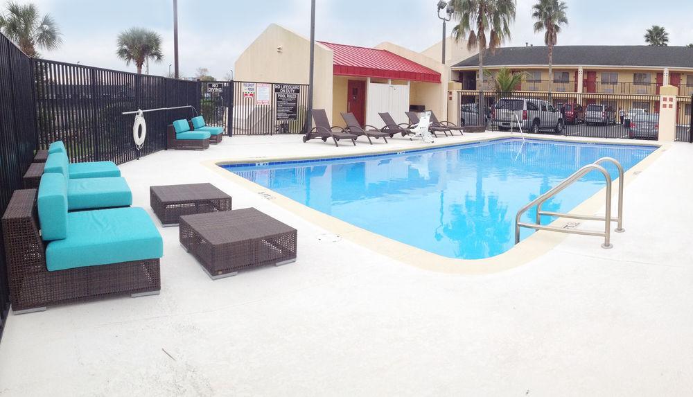 Hotel Super 8 By Wyndham International Drive 2*