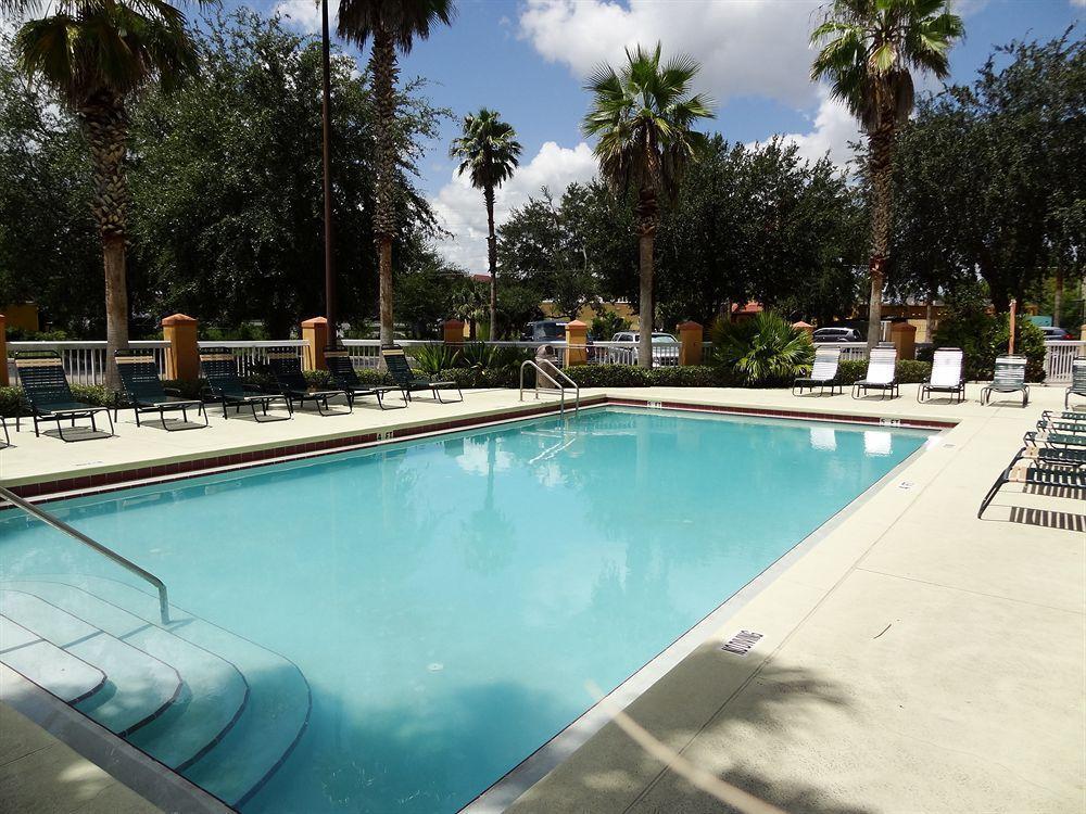 Galleria Palms Orlando - Free Theme Park Shuttles Hotel