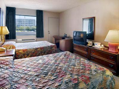 Motel Travelodge By Wyndham Downtown Centroplex 2*
