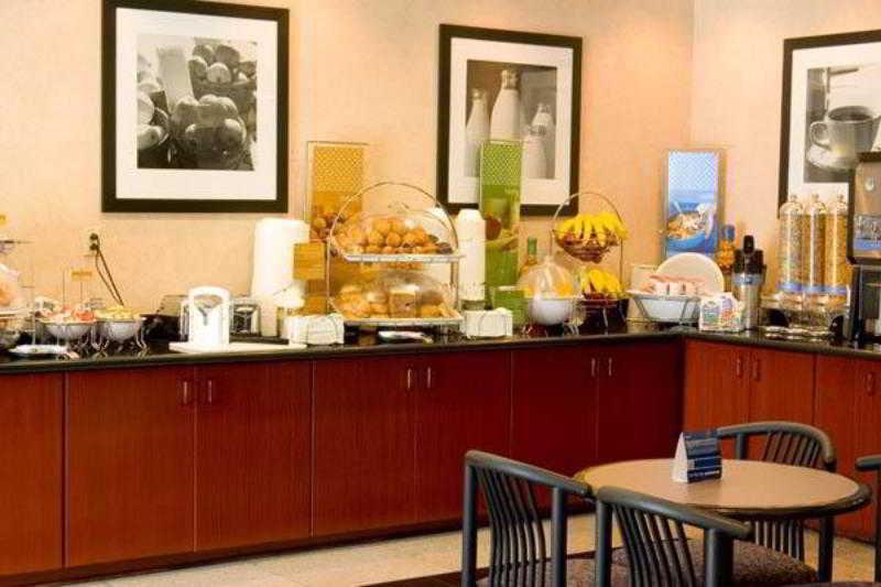 Galleria Palms Orlando - Free Theme Park Shuttles 3*