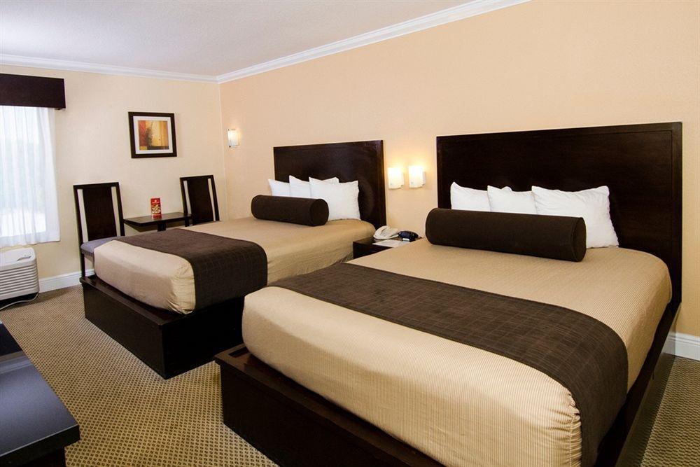 Galleria Palms Orlando - Free Theme Park Shuttles