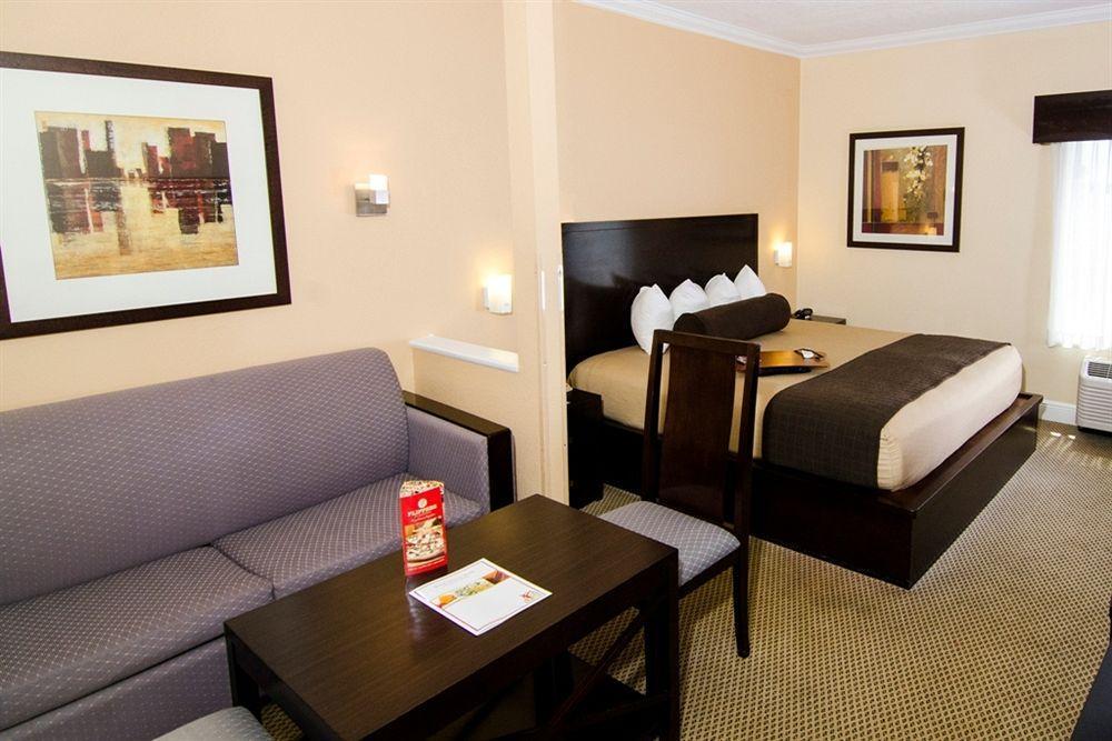 Galleria Palms Orlando - Free Theme Park Shuttles Hotel Four Corners