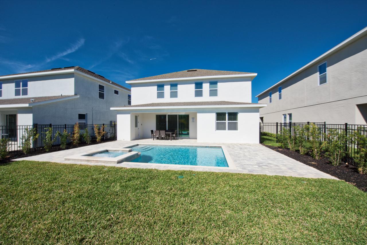 Encore 4136 5 Bedroom Water Park Villa