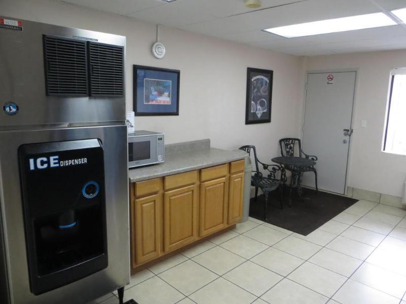 Travelodge By Wyndham Downtown Centroplex