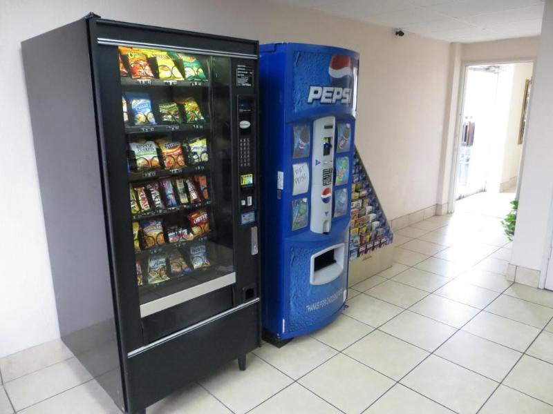 Travelodge By Wyndham Downtown Centroplex Motel 2*
