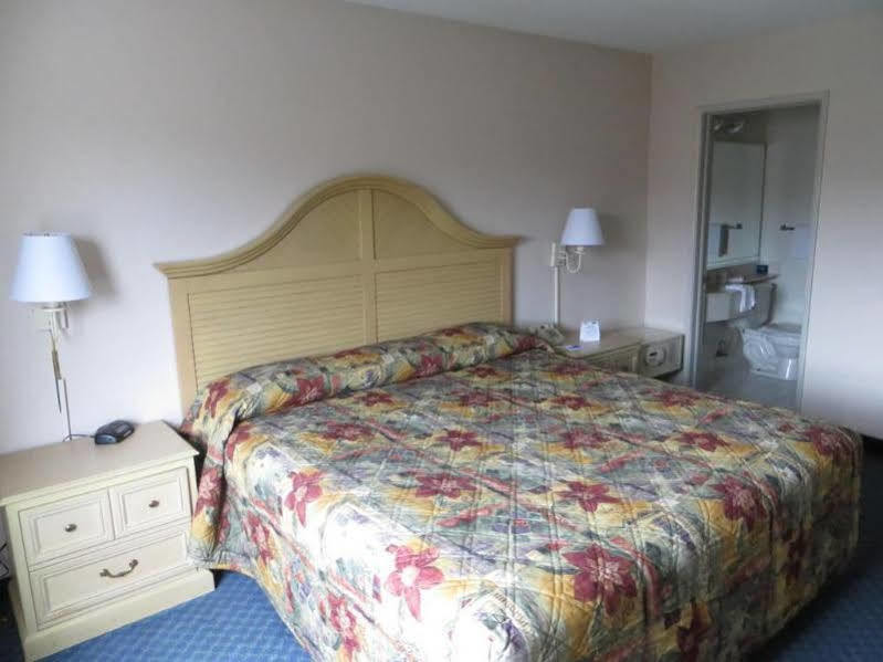 Motel Travelodge By Wyndham Downtown Centroplex 2*
