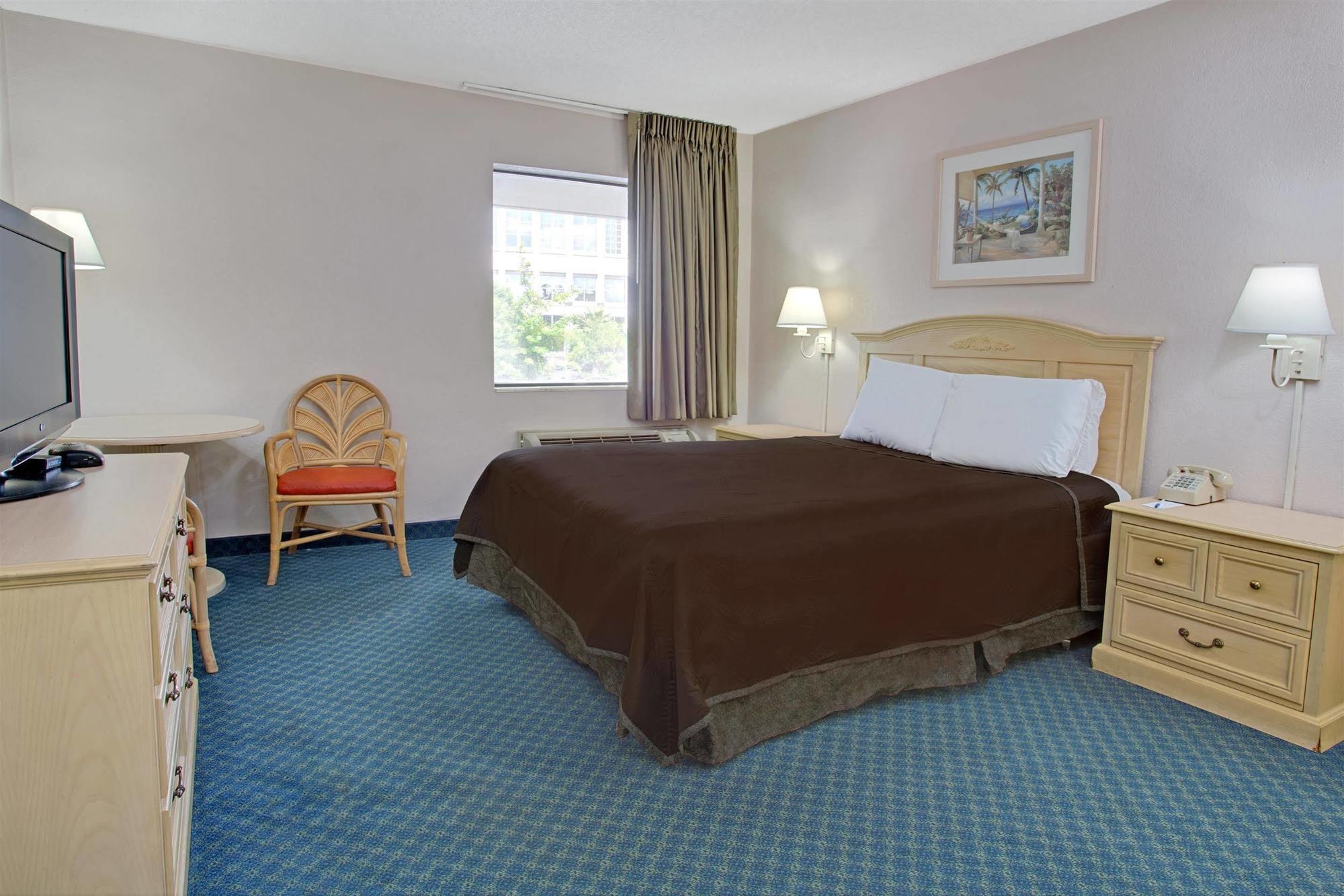 Travelodge By Wyndham Downtown Centroplex Orlando