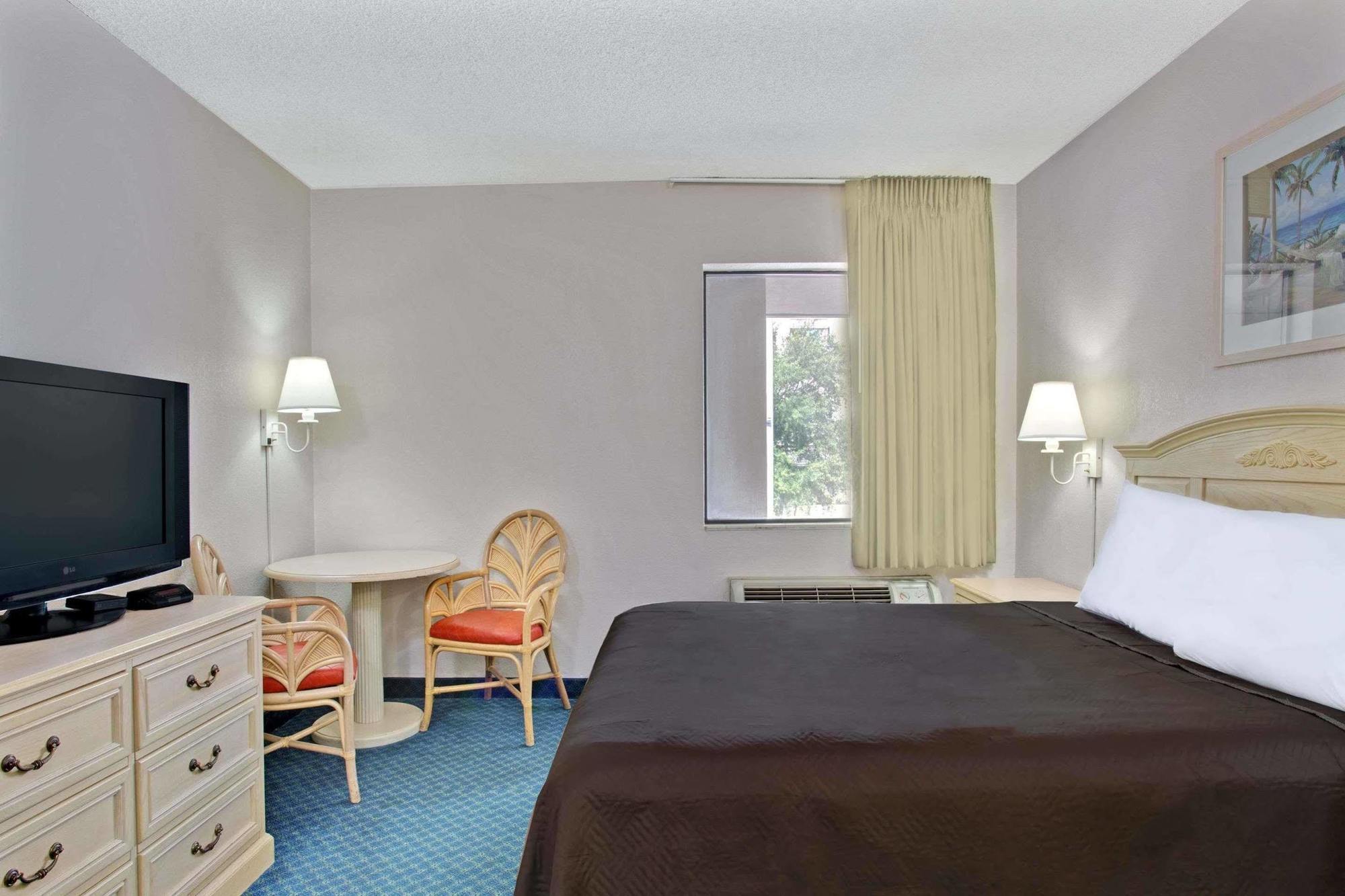 Travelodge By Wyndham Downtown Centroplex Orlando