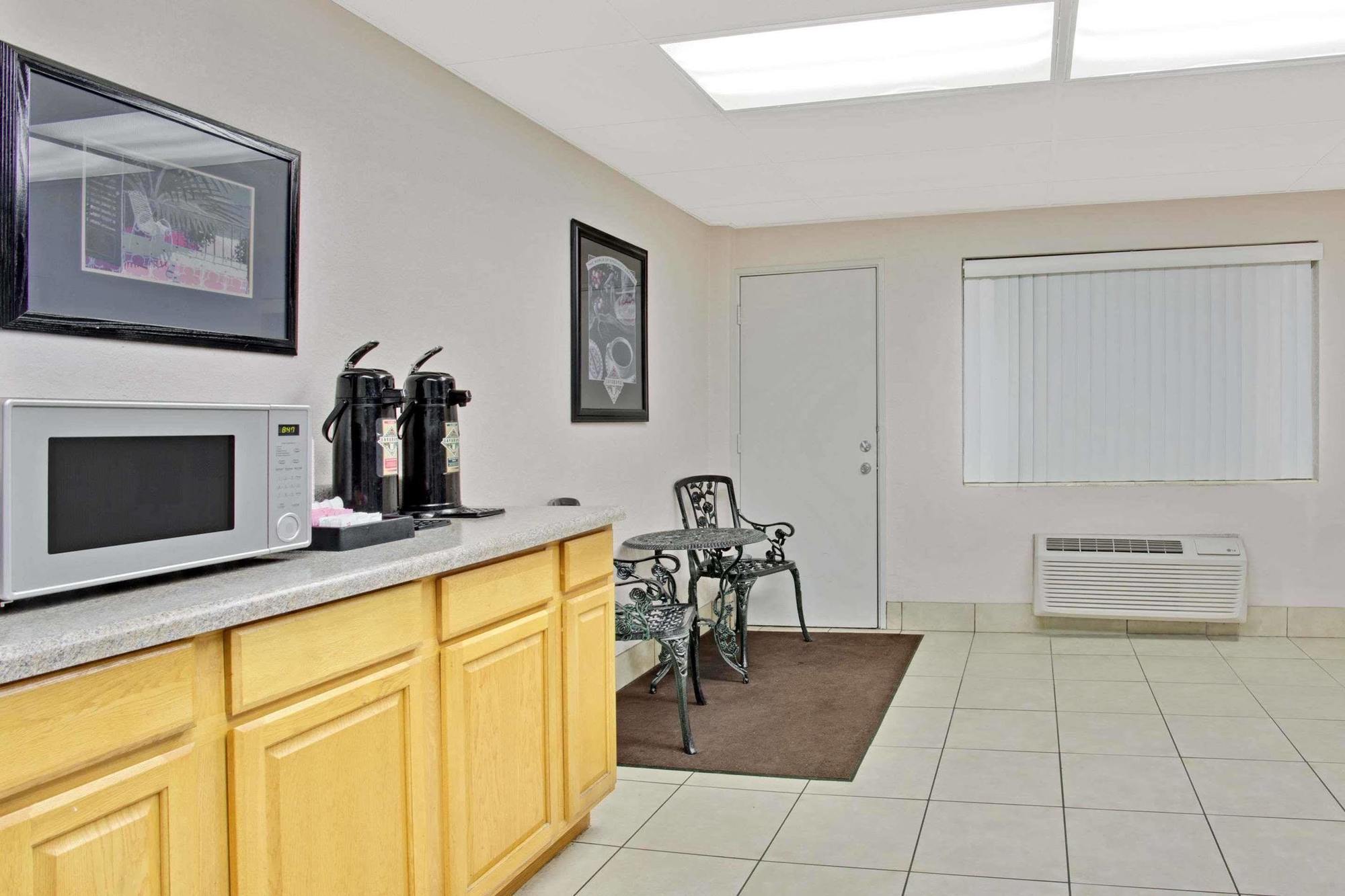 Travelodge By Wyndham Downtown Centroplex Motel Orlando