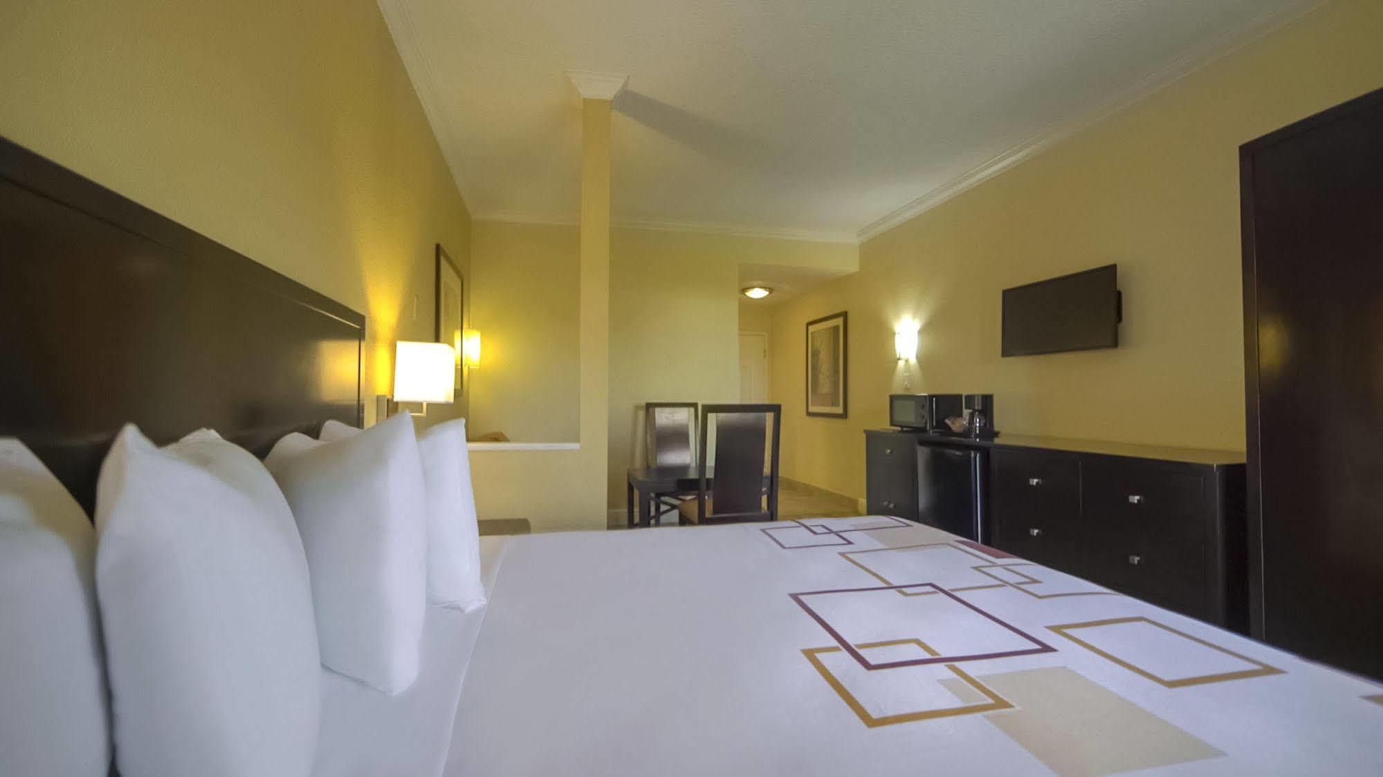 Galleria Palms Orlando - Free Theme Park Shuttles