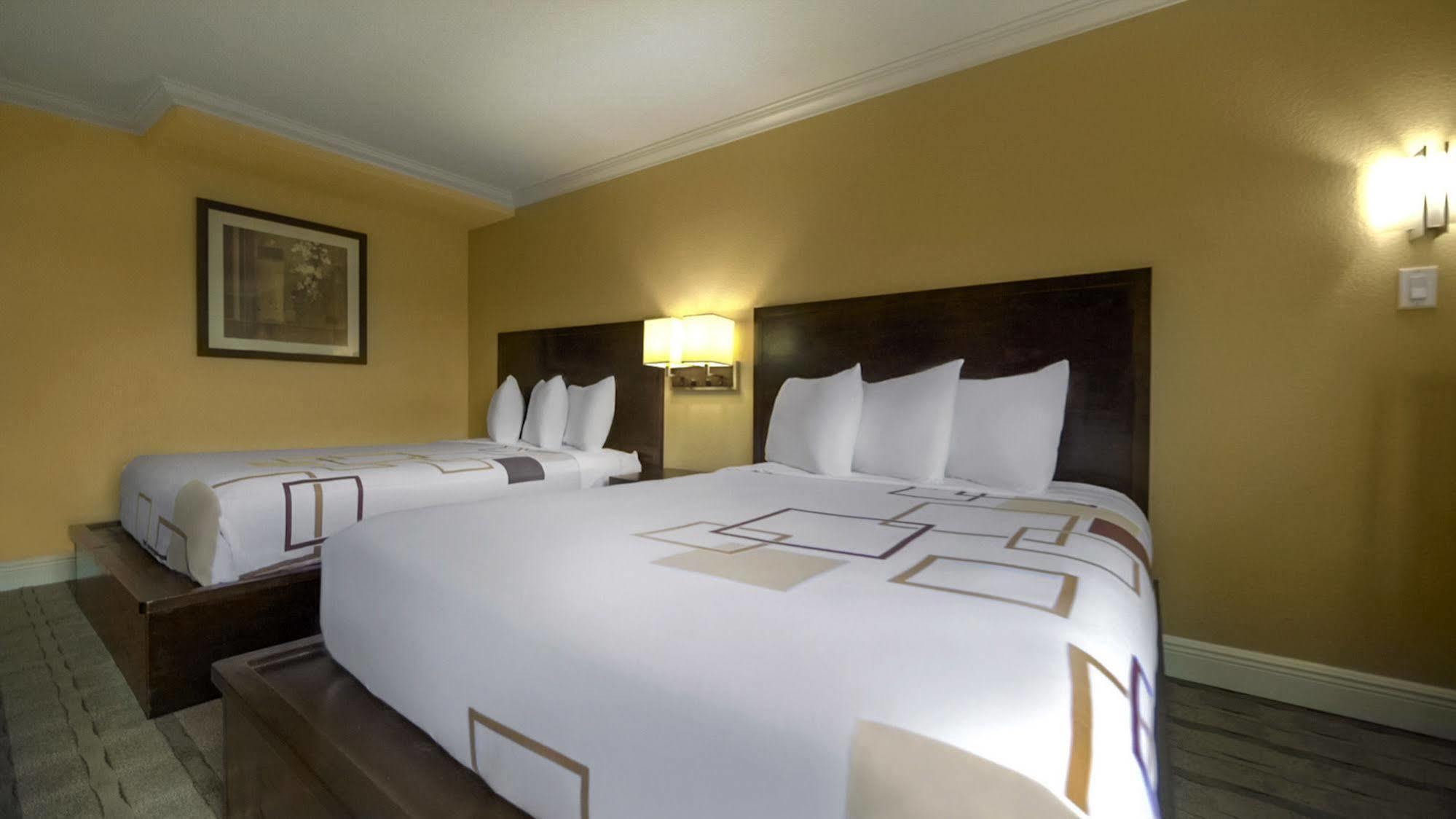 Galleria Palms Orlando - Free Theme Park Shuttles Hotel 3*
