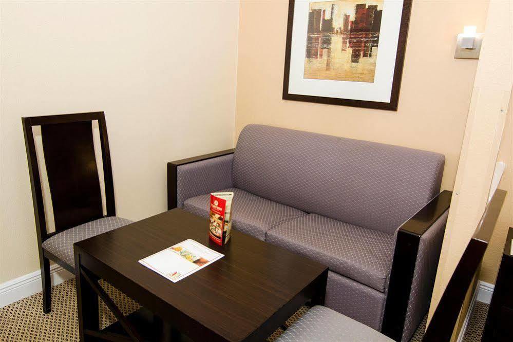 Galleria Palms Orlando - Free Theme Park Shuttles Hotel
