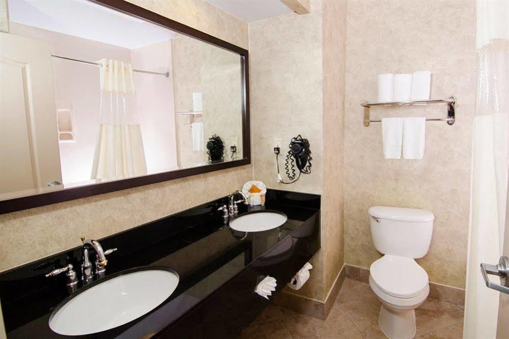 Hotel Galleria Palms Orlando - Free Theme Park Shuttles 3*