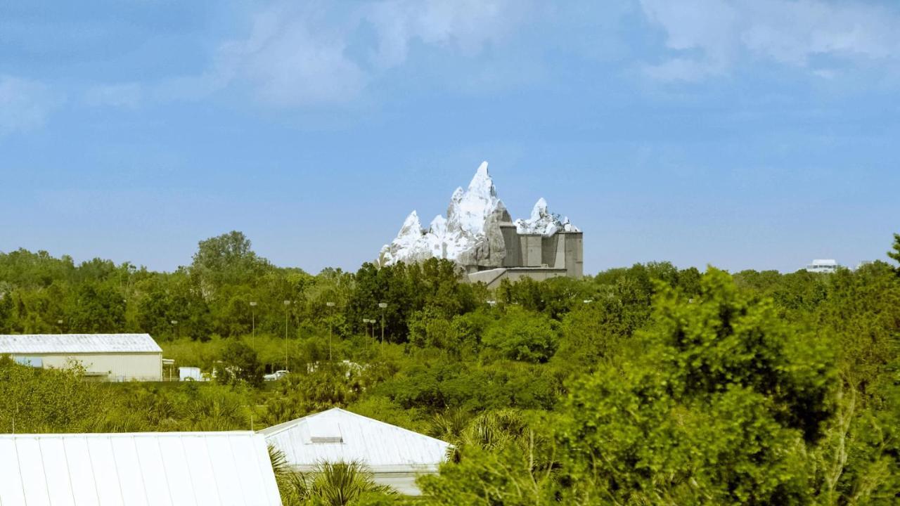 Galleria Palms Orlando - Free Theme Park Shuttles 3*