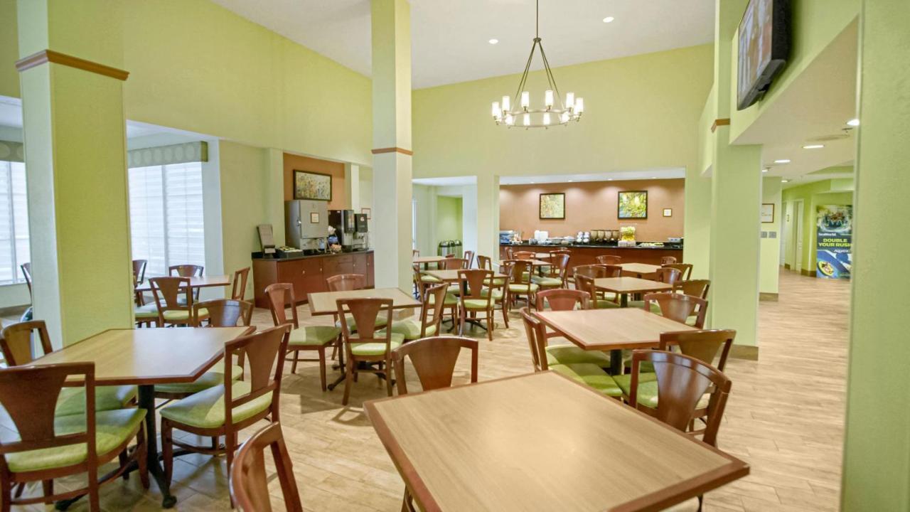 Galleria Palms Orlando - Free Theme Park Shuttles Hotel 3*